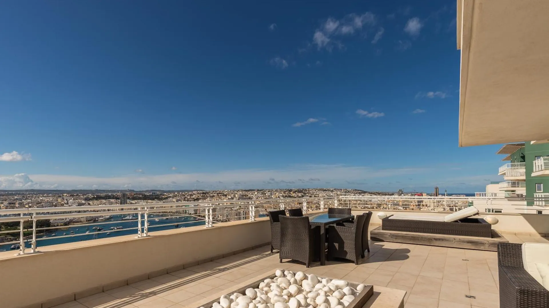 Malta - Best Panoramic Penthouse Sliema Apartment